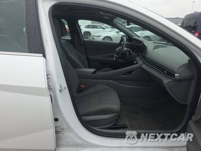 2025 Hyundai Elantra SEL Convenience - zdjęcie 8 z 17 - miniatura