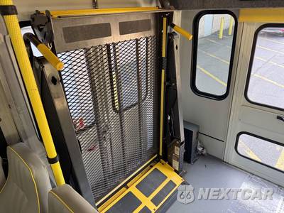 2016 Ford Super Duty E-350 Cutaway DRW - zdjęcie 42 z 50 - miniatura