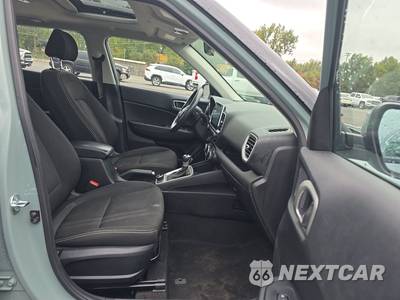 2025 Hyundai Venue SEL - zdjęcie 8 z 34 - miniatura