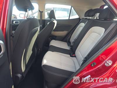 2025 Hyundai Venue SEL - zdjęcie 13 z 25 - miniatura
