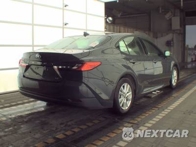 2025 Toyota Camry LE - zdjęcie 4 z 34 - miniatura