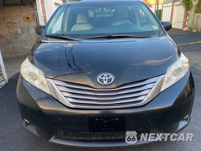 2017 Toyota Sienna XLE 8-Passenger 119.3" WB - zdjęcie 4 z 37 - miniatura