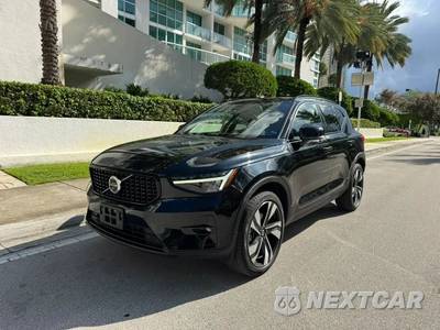2023 Volvo XC40 B5 Plus Dark Theme - zdjęcie 4 z 31 - miniatura