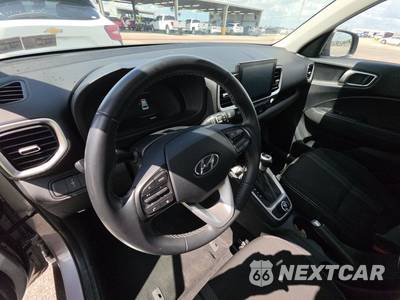 2025 Hyundai Venue SEL - zdjęcie 10 z 22 - miniatura