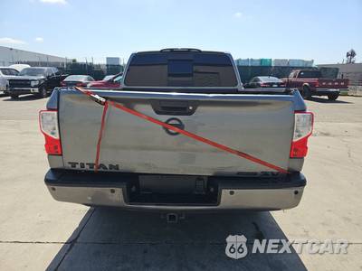2018 Nissan TITAN SV Crew Cab Short Bed - zdjęcie 5 z 33 - miniatura