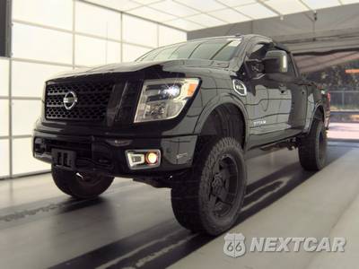 2017 Nissan TITAN PRO-4X Crew Cab Short Bed