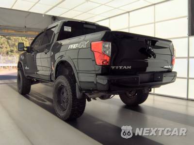 2017 Nissan TITAN PRO-4X Crew Cab Short Bed - zdjęcie 6 z 32 - miniatura