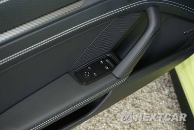2026 Porsche 911 GT3 with Touring Package - zdjęcie 28 z 39 - miniatura