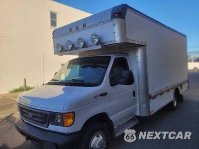 2003 Ford Super Duty E-350 Cutaway DRW - zdjęcie 2 z 50 - miniatura