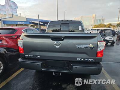 2017 Nissan TITAN SV Crew Cab Short Bed - zdjęcie 5 z 21 - miniatura