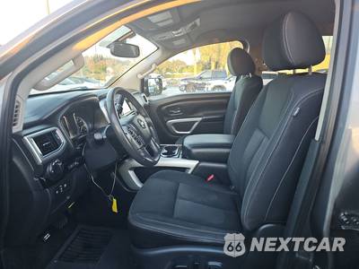 2017 Nissan TITAN SV Crew Cab Short Bed - zdjęcie 7 z 21 - miniatura