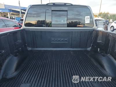 2017 Nissan TITAN SV Crew Cab Short Bed - zdjęcie 16 z 21 - miniatura