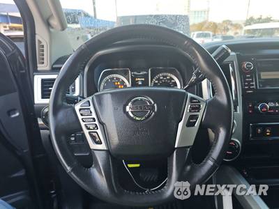 2017 Nissan TITAN SV Crew Cab Short Bed - zdjęcie 10 z 21 - miniatura