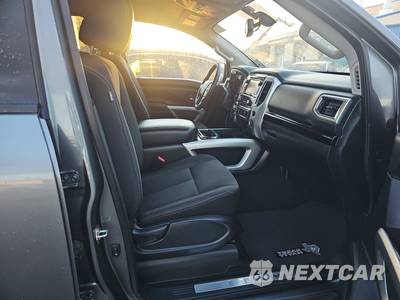 2017 Nissan TITAN SV Crew Cab Short Bed - zdjęcie 8 z 21 - miniatura