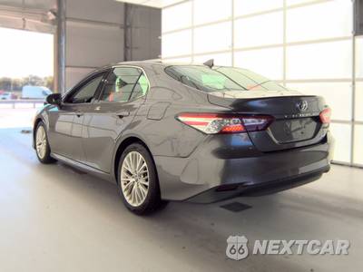 2019 Toyota Camry XLE - zdjęcie 6 z 51 - miniatura