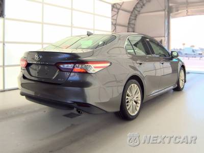 2019 Toyota Camry XLE - zdjęcie 4 z 51 - miniatura