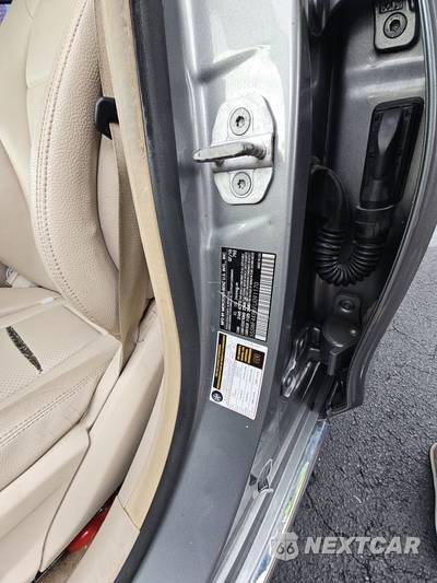 2015 Mercedes-Benz C 300 4MATIC Sedan w/Luxury Pkg - zdjęcie 14 z 35 - miniatura