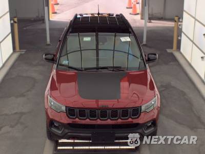 2025 Jeep Compass Trailhawk - zdjęcie 2 z 23 - miniatura