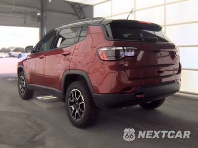 2025 Jeep Compass Trailhawk - zdjęcie 6 z 23 - miniatura