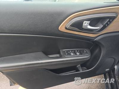 2015 Chrysler 200C - zdjęcie 9 z 43 - miniatura
