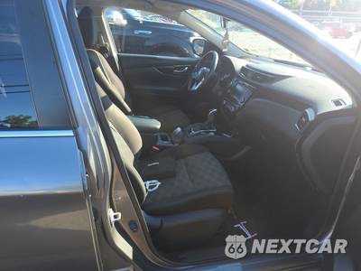 2020 Nissan Rogue Sport SV - zdjęcie 8 z 47 - miniatura