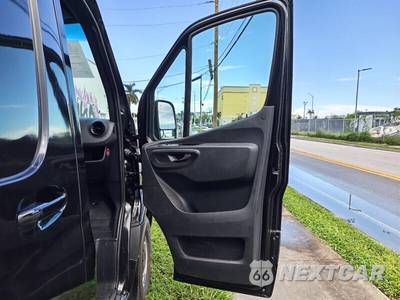 2019 Mercedes-Benz Sprinter 2500 Crew Van High Roof 144.0" WB - zdjęcie 27 z 47 - miniatura