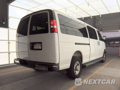 2025 Chevrolet Express 3500 Passenger Van LT 1LT 155.1" WB - zdjęcie 4 z 25 - miniatura