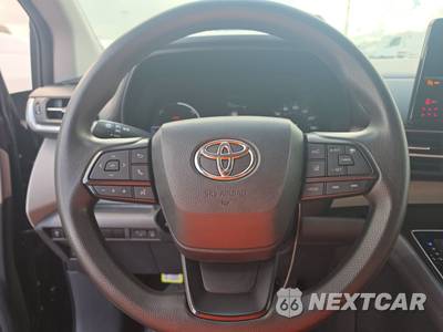2023 Toyota Sienna LE 8-Passenger 120.5" WB - zdjęcie 10 z 34 - miniatura