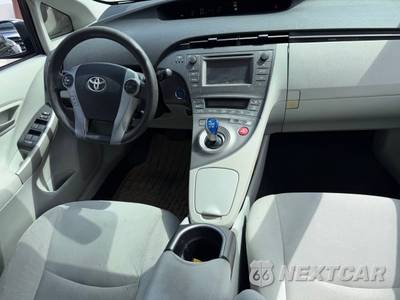 2012 Toyota Prius Two - zdjęcie 7 z 11 - miniatura