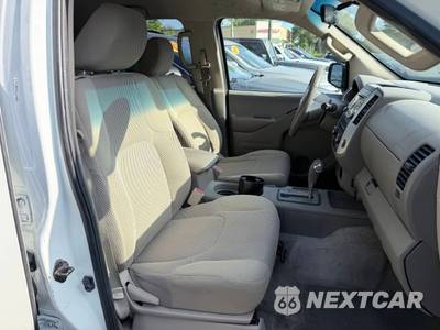 2015 Nissan Frontier SV Crew Cab Medium Bed - zdjęcie 8 z 10 - miniatura