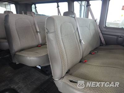 2025 Chevrolet Express 3500 Passenger Van LT 1LT 155.1" WB - zdjęcie 14 z 33 - miniatura