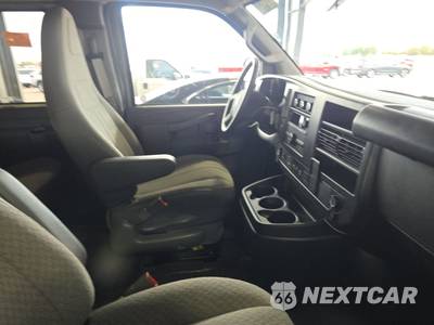 2025 Chevrolet Express 3500 Passenger Van LT 1LT 155.1" WB - zdjęcie 8 z 33 - miniatura