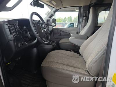 2025 Chevrolet Express 3500 Passenger Van LT 1LT 155.1" WB - zdjęcie 7 z 31 - miniatura