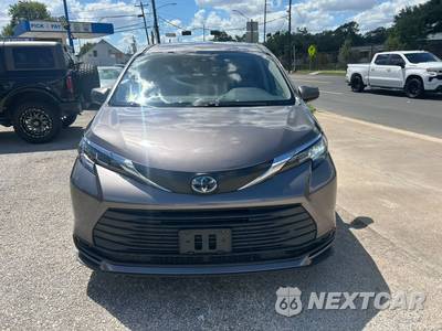 2022 Toyota Sienna LE 8-Passenger 120.5" WB - zdjęcie 2 z 22 - miniatura