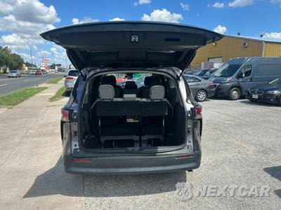 2022 Toyota Sienna LE 8-Passenger 120.5" WB - zdjęcie 16 z 22 - miniatura
