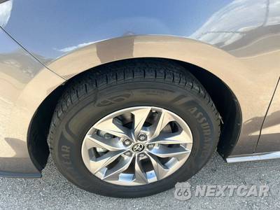 2022 Toyota Sienna LE 8-Passenger 120.5" WB - zdjęcie 11 z 22 - miniatura