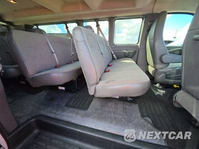 2025 Chevrolet Express 3500 Passenger Van LT 1LT 155.1" WB - zdjęcie 13 z 26 - miniatura