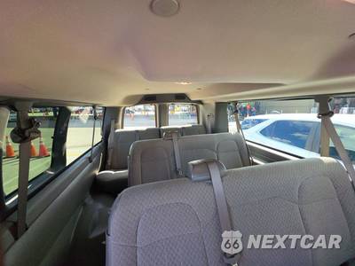 2025 Chevrolet Express 3500 Passenger Van LT 1LT 155.1" WB - zdjęcie 14 z 26 - miniatura