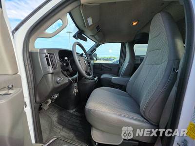 2025 Chevrolet Express 3500 Passenger Van LT 1LT 155.1" WB - zdjęcie 7 z 26 - miniatura