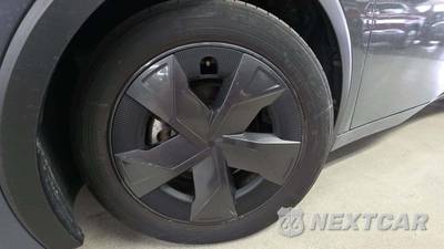 2025 Toyota Prius LE - zdjęcie 21 z 32 - miniatura