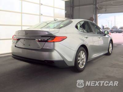 2025 Toyota Camry LE - zdjęcie 4 z 22 - miniatura