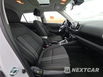 2025 Hyundai Venue SEL - zdjęcie 8 z 33 - miniatura