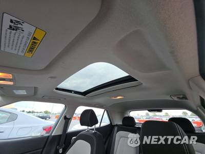 2025 Hyundai Venue SEL - zdjęcie 17 z 36 - miniatura