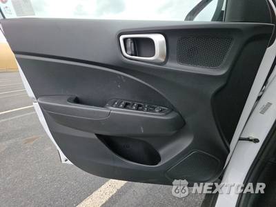 2025 Hyundai Venue SEL - zdjęcie 9 z 33 - miniatura