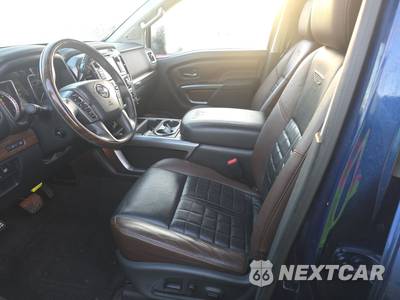 2017 Nissan TITAN XD Platinum Reserve Crew Cab Medium Bed - zdjęcie 7 z 28 - miniatura