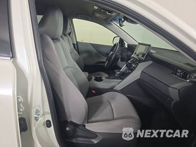 2021 Toyota Venza LE - zdjęcie 8 z 19 - miniatura