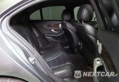 2020 Mercedes-Benz C 300 Sedan - zdjęcie 6 z 10 - miniatura