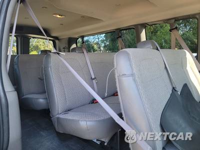 2025 Chevrolet Express 3500 Passenger Van LT 1LT 155.1" WB - zdjęcie 13 z 31 - miniatura