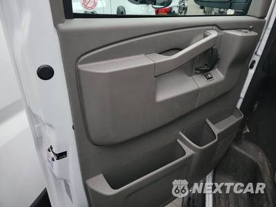 2025 Chevrolet Express 3500 Passenger Van LT 1LT 155.1" WB - zdjęcie 9 z 23 - miniatura