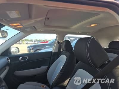2025 Hyundai Venue SEL - zdjęcie 18 z 28 - miniatura